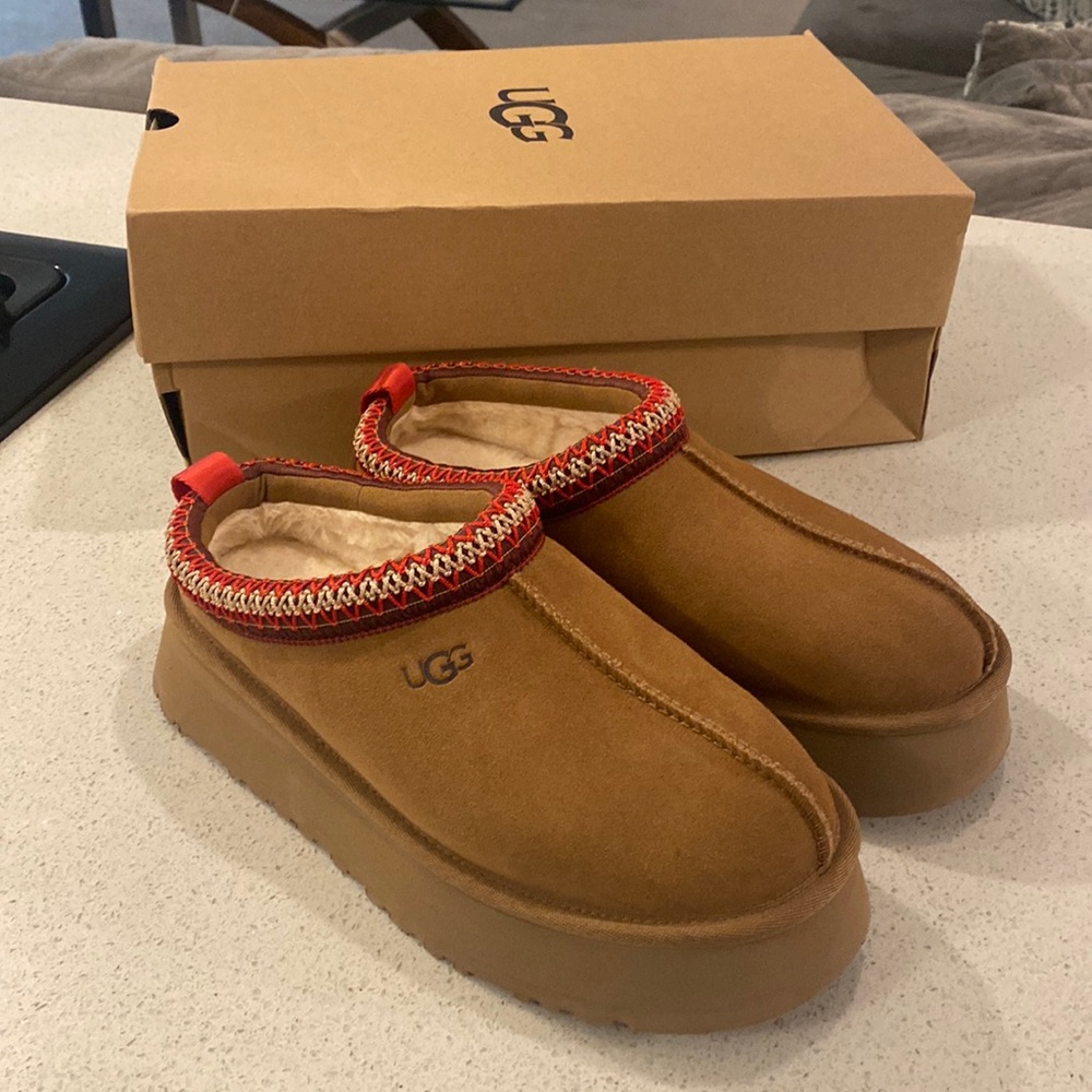 UGG Tasman platform